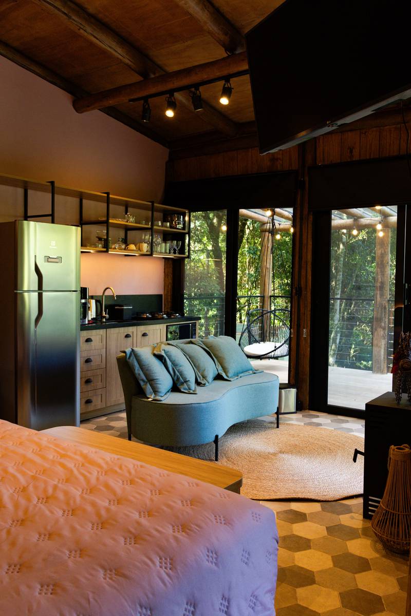 Cabana Rosa: quarto e cozinha